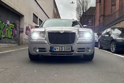 Chrysler 300C 204.000 km 3.499 &euro; Wuppertal 42105