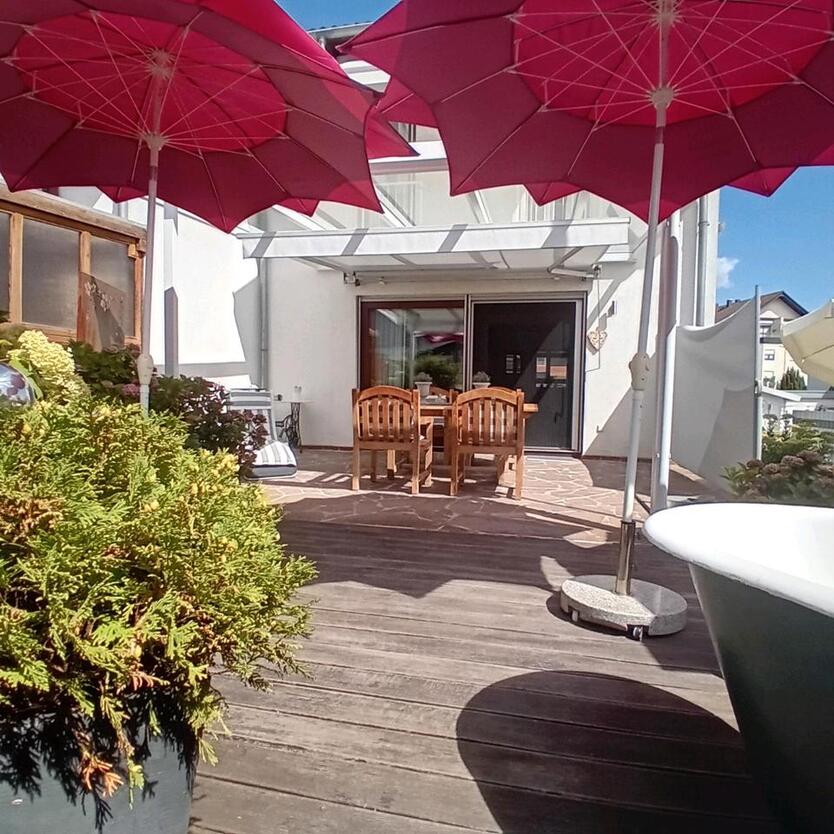 Maxdorf, v. privat. exkl. REH, 2Garagen