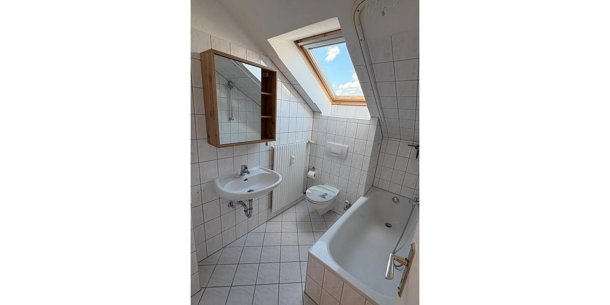Dachgeschoßwohnung Hofheim am Taunus - 3.5 Zimmer, 68 m&sup2;, 1.300&euro; | Angebot:25520130