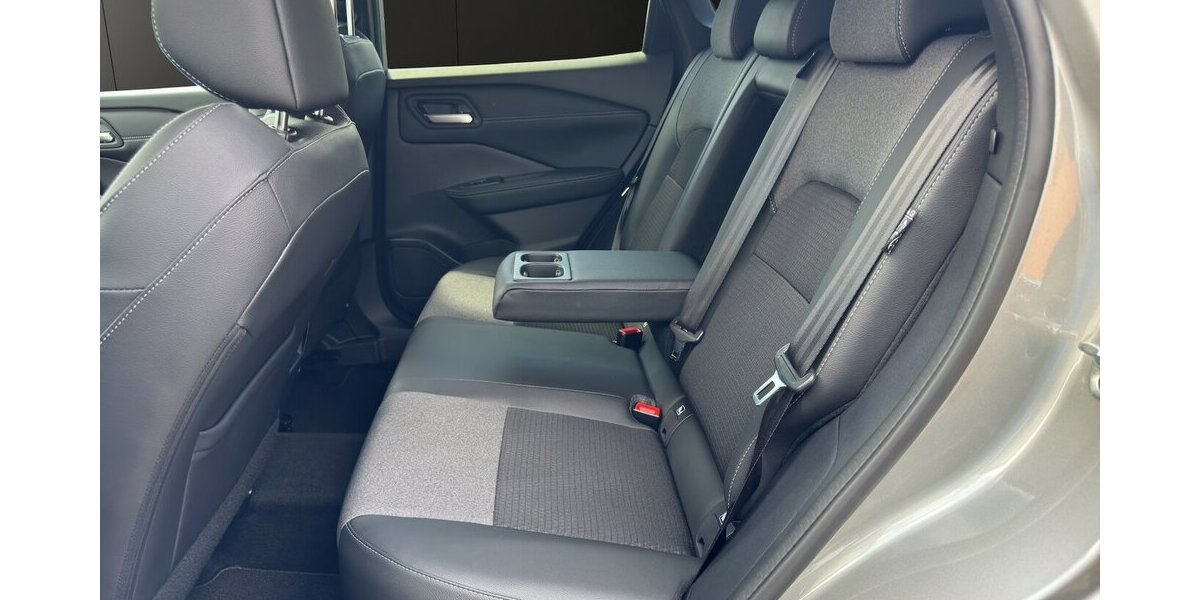 Nissan Qashqai N-Connecta XTronic *Navi/LED/Kamera360/PDC 17.303 km 25.690 &euro; Bamberg 96052