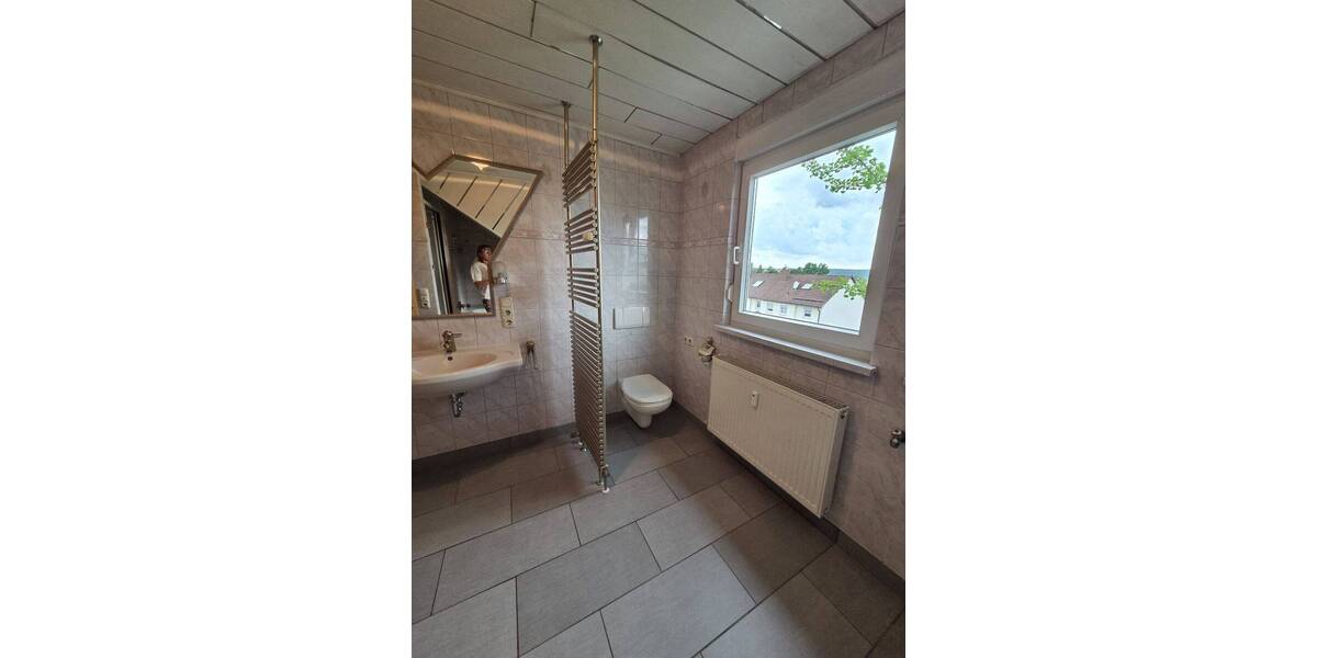 Etagenwohnung Petersberg - 3 Zimmer, 75 m&sup2;, 760&euro; | Angebot:26796420