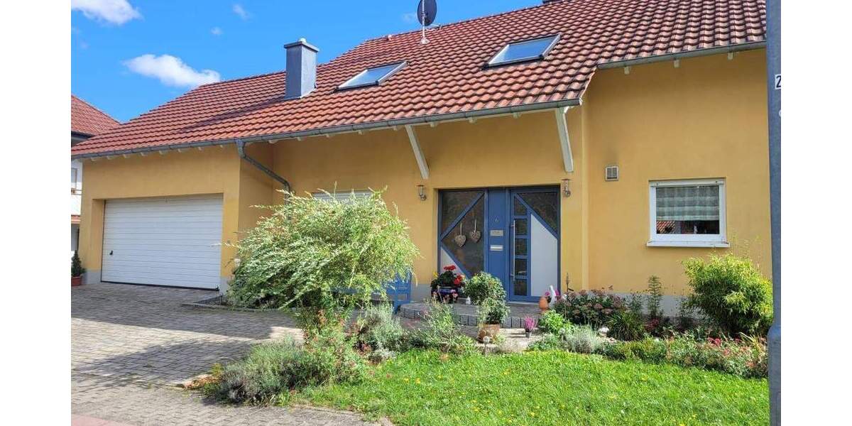 Für Eigennutzer und Anleger: MFH mit 3 Einheiten und Top-Potenzial in Höpfingen-Waldstetten 9 zimmer