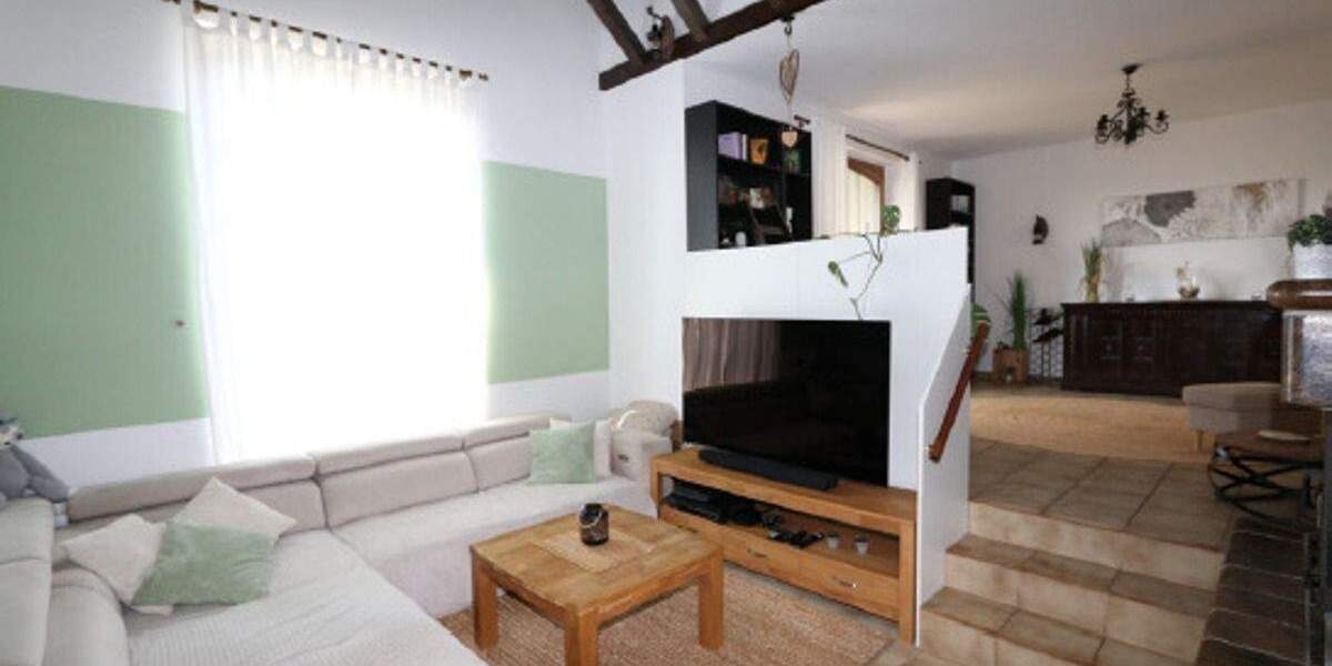 schönes, ruhiges und zentral gelegenes Einfamilienhaus mit zwei Garagen zu verkaufen 1 zimmer