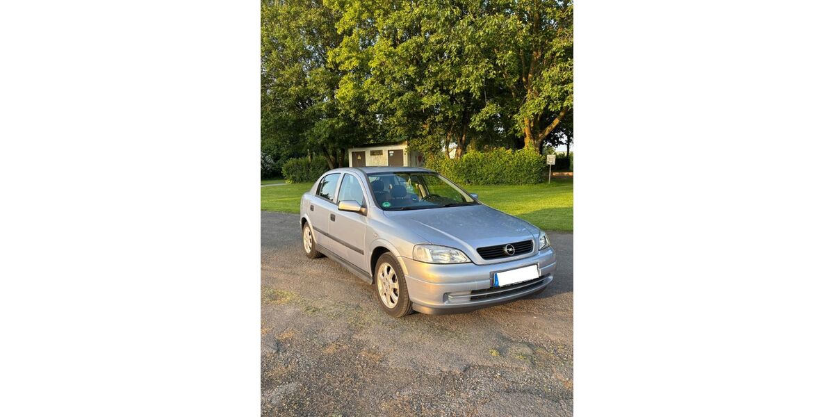 Opel Astra 141.000 km 2.899 &euro; Bad Pyrmont 31812