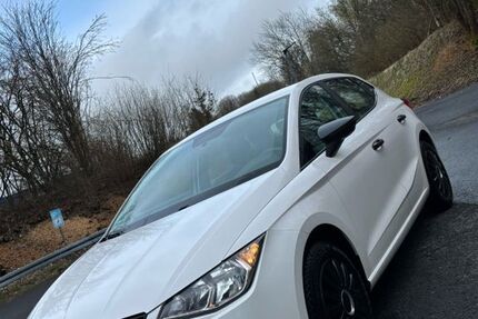 Seat Ibiza 82.000 km 9.850 &euro; Seck 56479