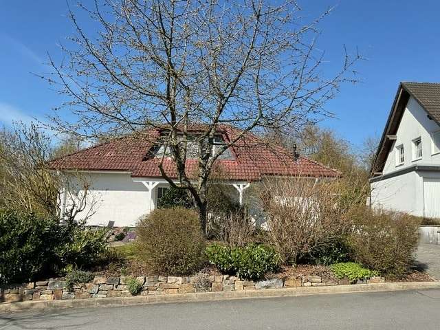 Einfamilienhaus Einbeck - 8 Zimmer, 220 m&sup2;, 439.000&euro; | Angebot:26246268