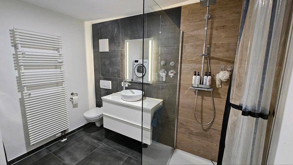 Neuenstadt: Moderne 2,5-Zi.-Wohnung m. Balkon, Top-Lage, Stellpl. zimmer