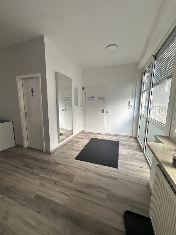 Bürofläche in Stein 130m² mit freier Einteilung als Praxis, Kanzlei, Fitnesstudio uvm. nutzbar zimmer