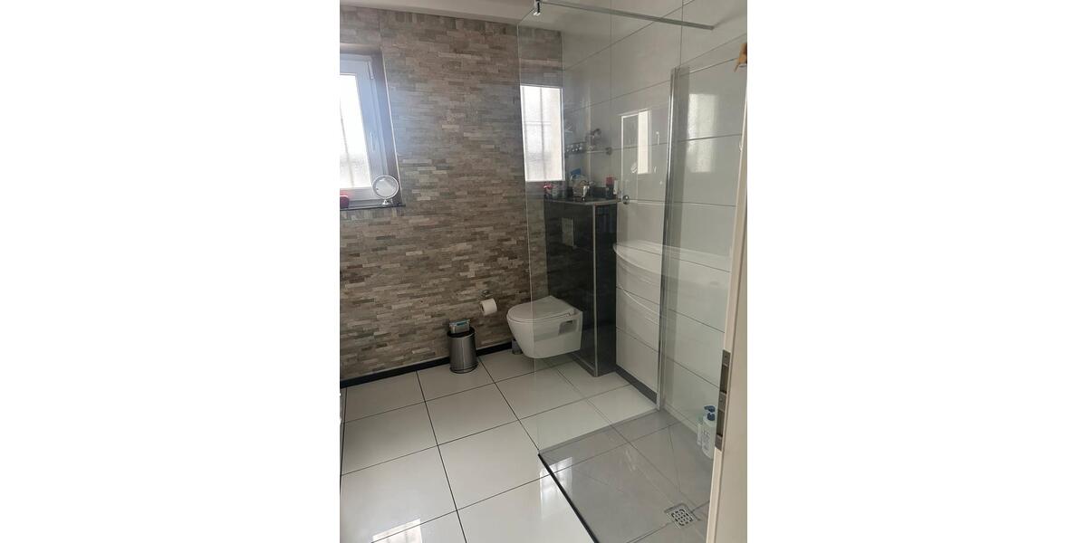 Bungalow Duisburg Hochheide - 3 Zimmer, 106 m&sup2;, 1.750&euro; | Angebot:25396682