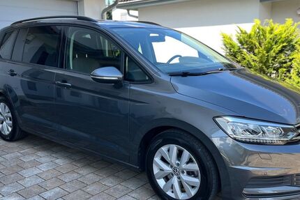 VW Touran 145.700 km 16.099 &euro; Amtzell 88279