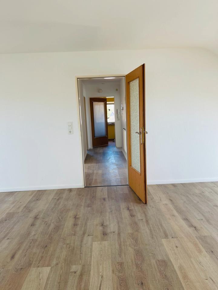 3 WG-Zimmer-DG-Wohnung in zentraler Lage zimmer