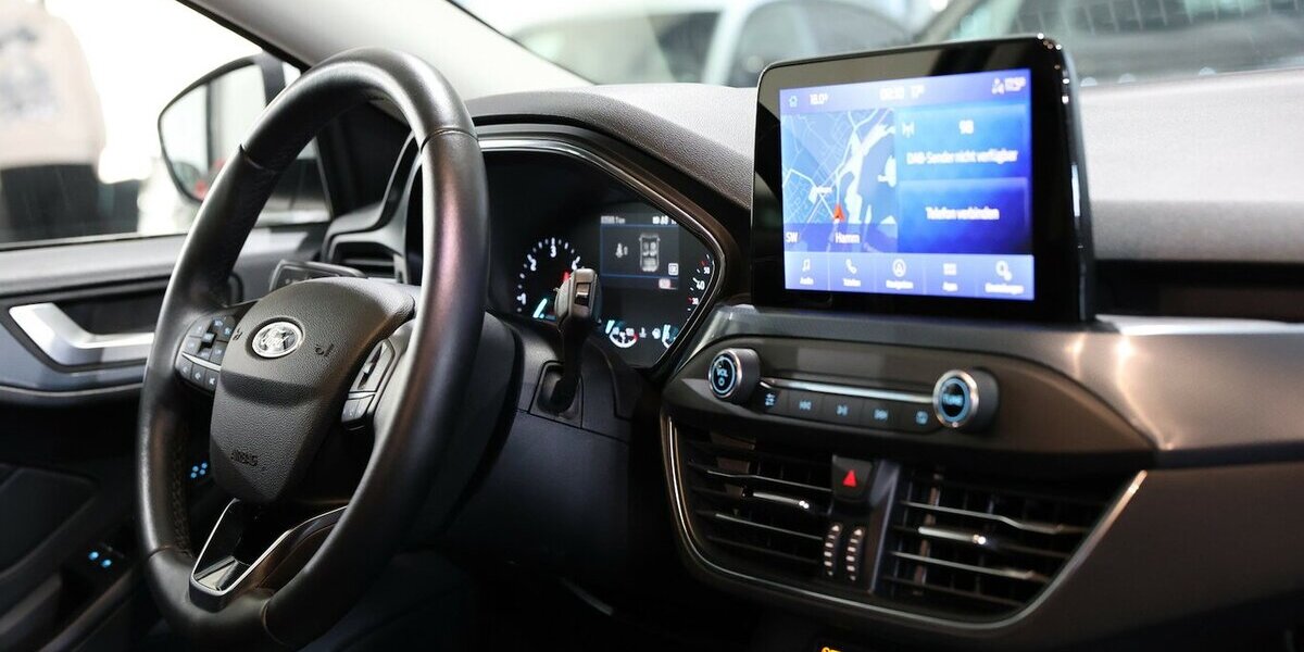 Ford Focus LIMOUSINE 1.5 EcoBlue ACTIVE WHITE / LED 83.000 km 14.991 &euro; Hamm 59077