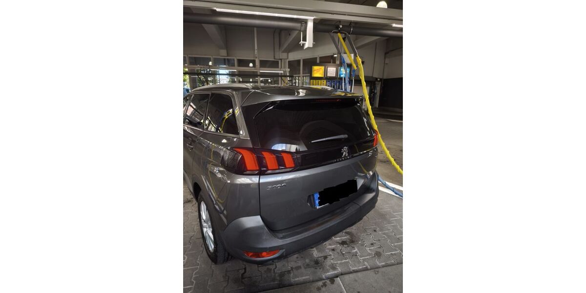 Peugeot 5008 122.000 km 15.400 &euro; Zuffenhausen 70435