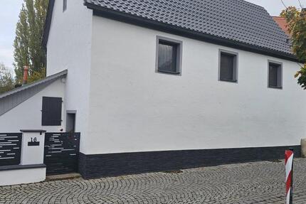 Renoviertes Haus mit Garten, Garage, Holzhaus zu vermieten 3 zimmer