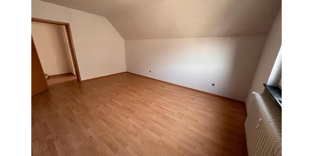 Dachgeschoßwohnung Baumholder - 3 Zimmer, 96 m&sup2;, 700&euro; | Angebot:25379185