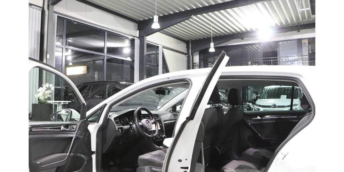 VW Golf VII 1.5 TSI HIGHLINE R-LINE SPORT BLACK LED 192.000 km 11.777 &euro; Hamm 59077