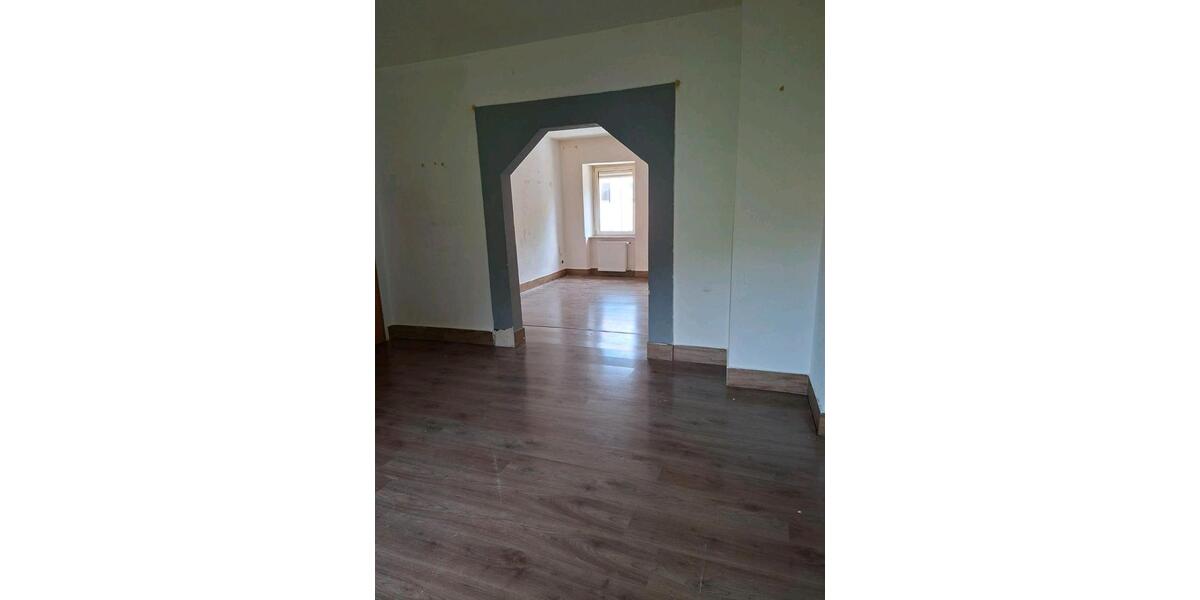 Etagenwohnung Neunkirchen - 4 Zimmer, 110 m&sup2;, 750&euro; | Angebot:26403432