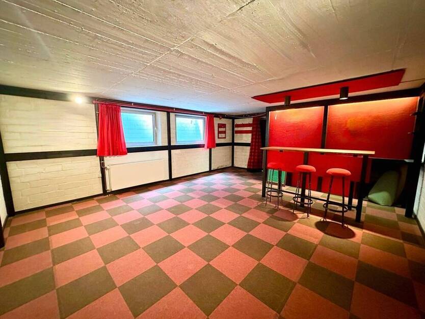 Familienfreundliches Reihenendhaus: 4 SchlafZimmer, Garten, Garage mit viel Platz & Potenzial