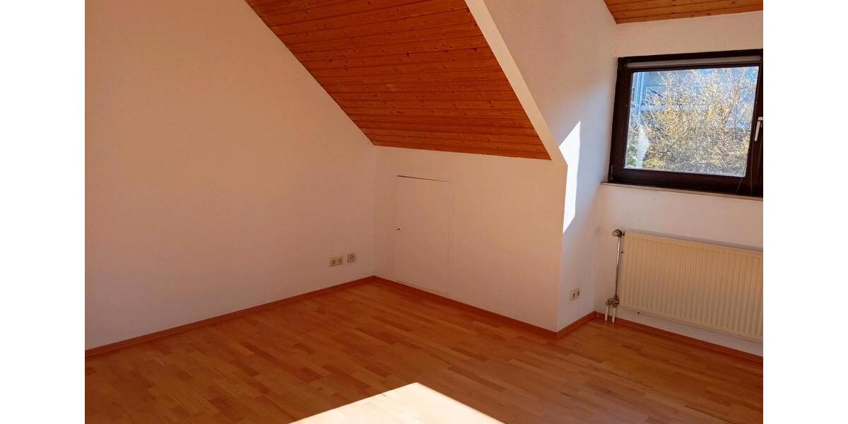 Dachgeschoßwohnung Betzdorf - 3 Zimmer, 78 m&sup2;, 630&euro; | Angebot:25380702