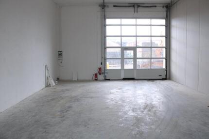 Geräumige Lagerhalle Halle Gewerbehalle Lagerfläche Lagerraum Industriehalle Produktionshalle mit Rolltor zu vermieten! zimmer