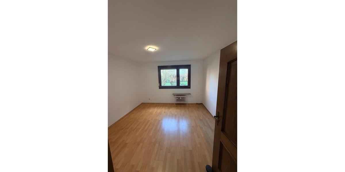 Etagenwohnung Puchheim - 3 Zimmer, 94 m&sup2;, 1.550&euro; | Angebot:25841145