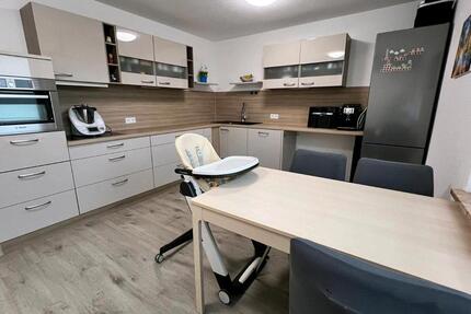 Großzügige 110 Quadratmeter, 4 Zimmer Wohnung zu vermieten zimmer