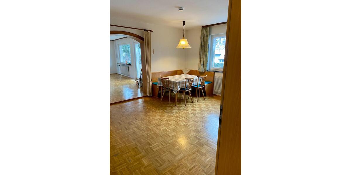 Großzügige 5-Zimmer-Erdgeschosswohnung mit Einbauküche & Garage 5 zimmer