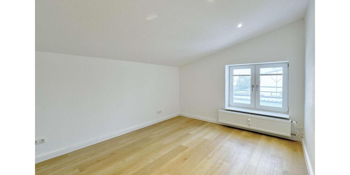 Hochwertig sanierte 3-Zi.-Whg. mit Einbauküche & großzügigem Balkon 3 zimmer