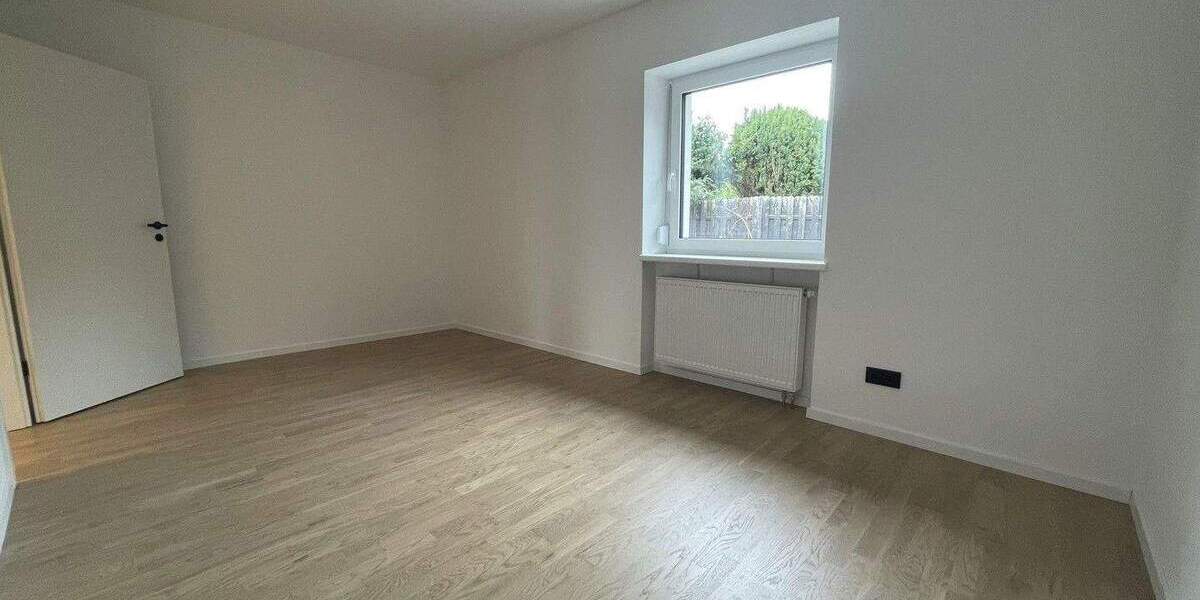 Hochwertige, energetisch sanierte 5-Zimmer-EG-Wohnung mit Balkon, Garten u. 2 Garagenstellplätzen 5 zimmer