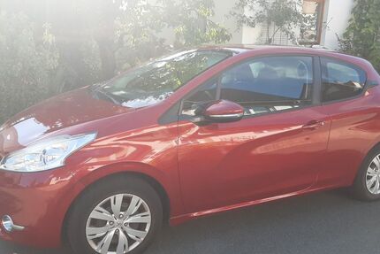 Peugeot 208 84.400 km 4.899 &euro; Borchen 33178