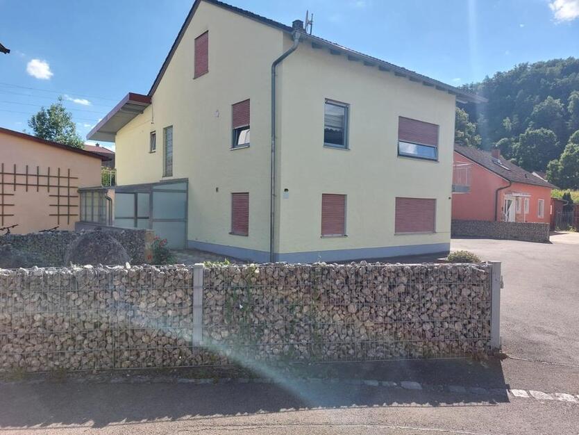 Sehr gepflegtes 2-Familienhaus mit Pool in Dollnstein zu verkaufe
