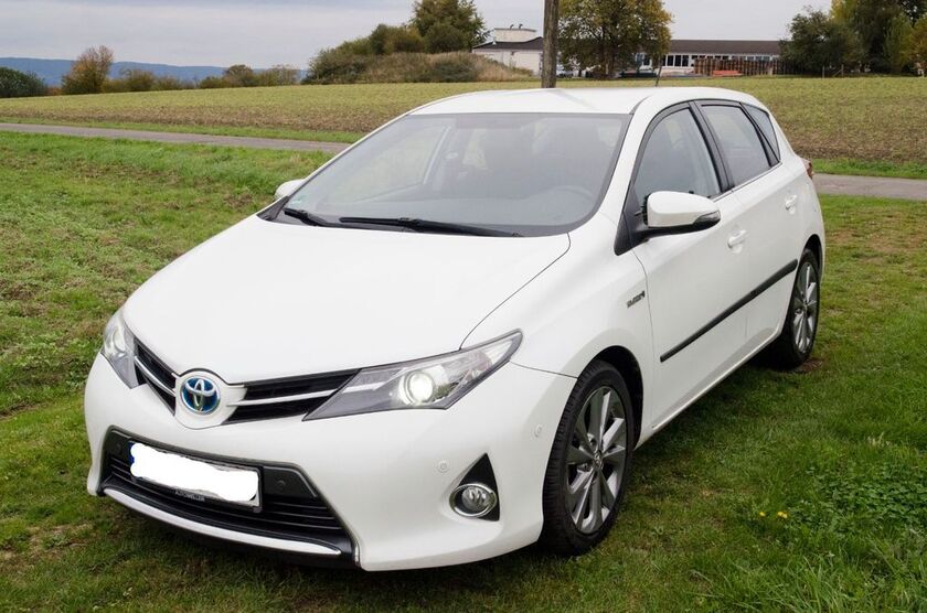 Toyota Auris 217.000 km 7.300 € Löhne 32584