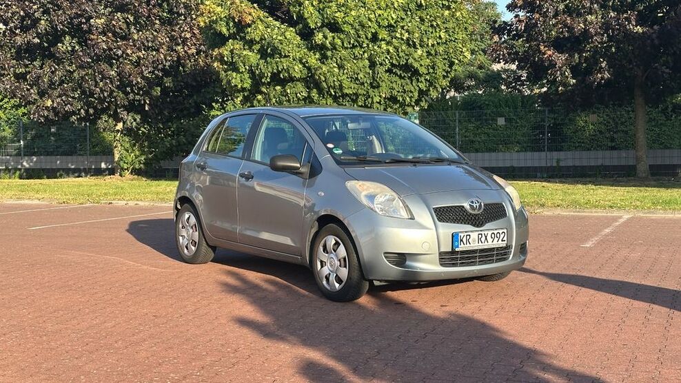 Toyota Yaris 163.000 km 3.100 € Krefeld 47804