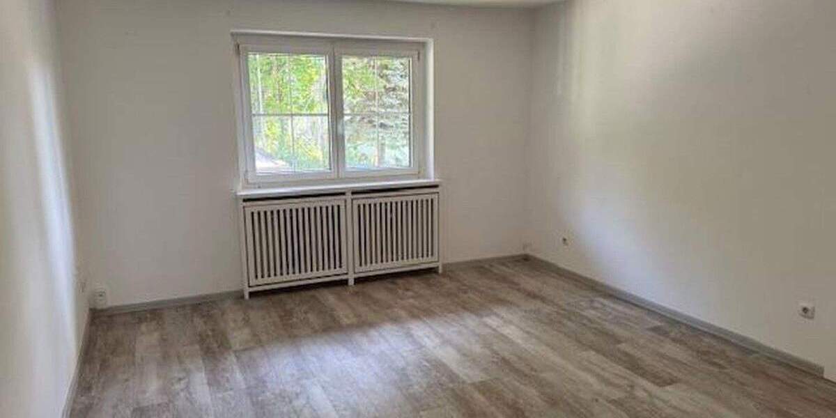 Ruhige 5 Zi-Whg. in Berg mit Balkon, renoviert 5 zimmer