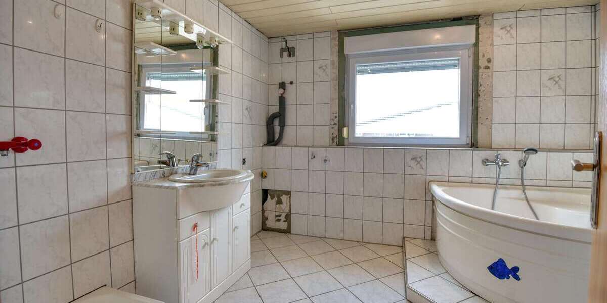Bezugfsfreie 6 ZKBB mit XL-Panoramaterrasse & Gemeinschaftsgarten Gepflegtes 2FH mit Garage - Etagenwohnung Mannheim Sandhofen | Angebot:26749567