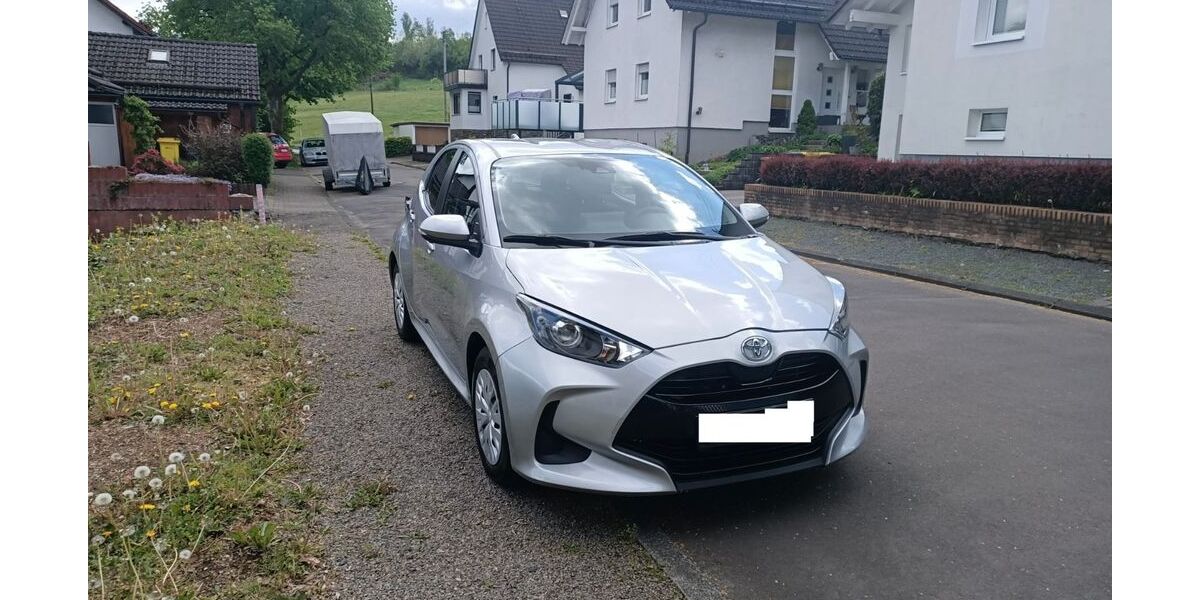 Toyota Yaris 14.065 km 11.700 &euro; Kreuztal 57223