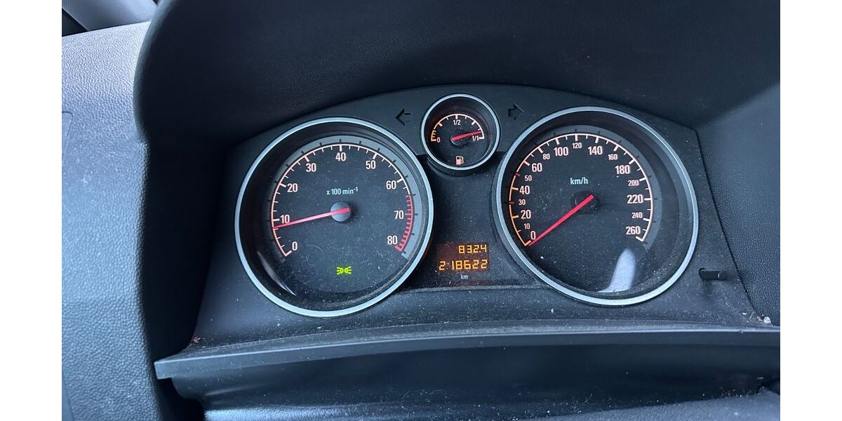 Opel Zafira 218.000 km 2.900 &euro; Emden 26725