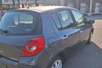 Renault Clio 180.000 km 1.999 € NEU ULM 89231