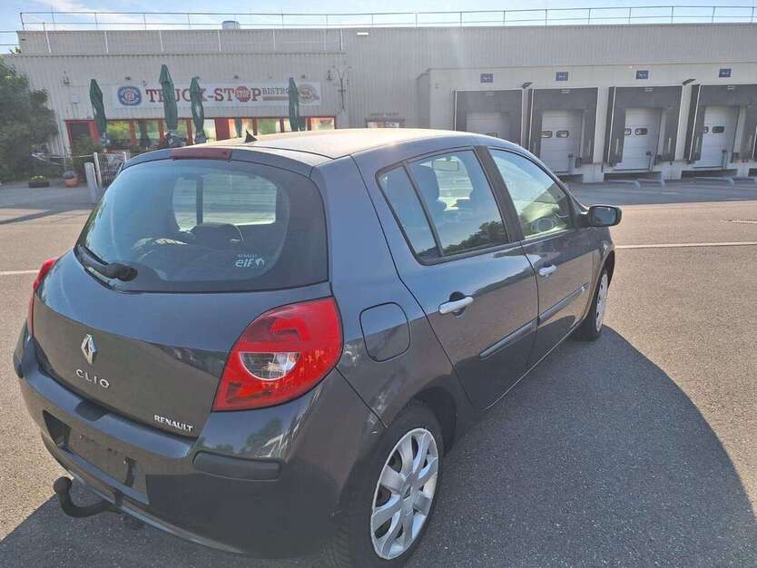 Renault Clio 180.000 km 1.999 € NEU ULM 89231