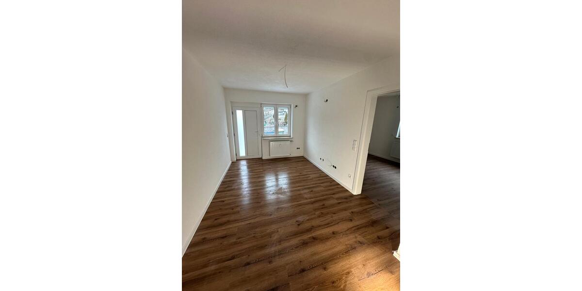 Erdgeschoßwohnung Albstadt - 2 Zimmer, 85 m&sup2;, 800&euro; | Angebot:26022412