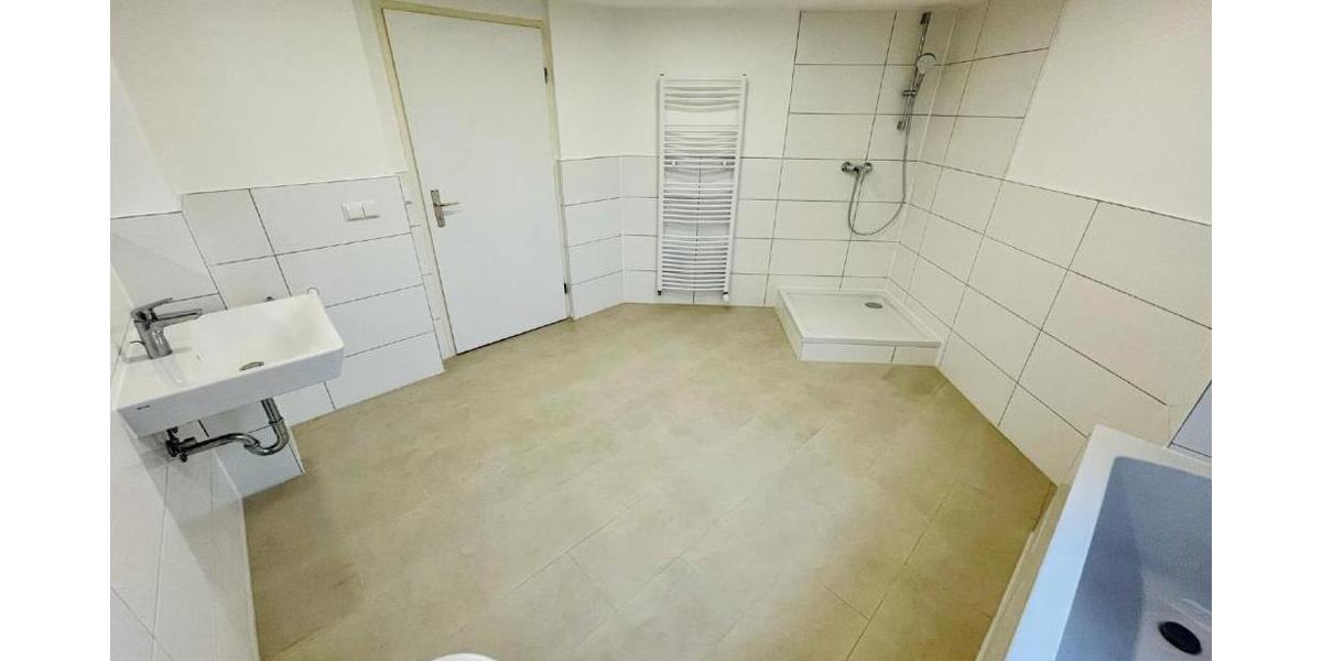 **Ihr neues Zuhause wartet: 4-Raum-Wohnung mit Komfort-Badezimmer und großzügigem Wohnambiente!** - Dachgeschoßwohnung Gera Alt-Bieblach | Angebot:26876574