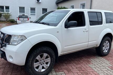 Nissan Pathfinder 191.000 km 4.990 &euro; Mariendorf 12107
