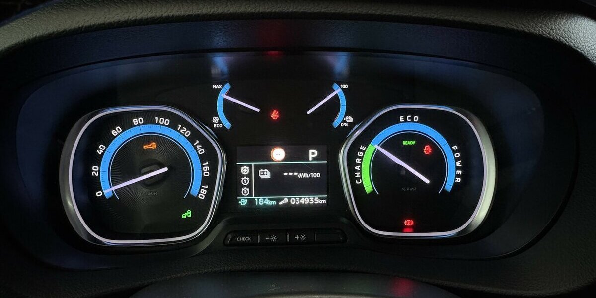 Opel Zafira Life -e Elegance L 50 kWh Leder Xenon CAM 34.950 km 24.760 &euro; Lich 35423