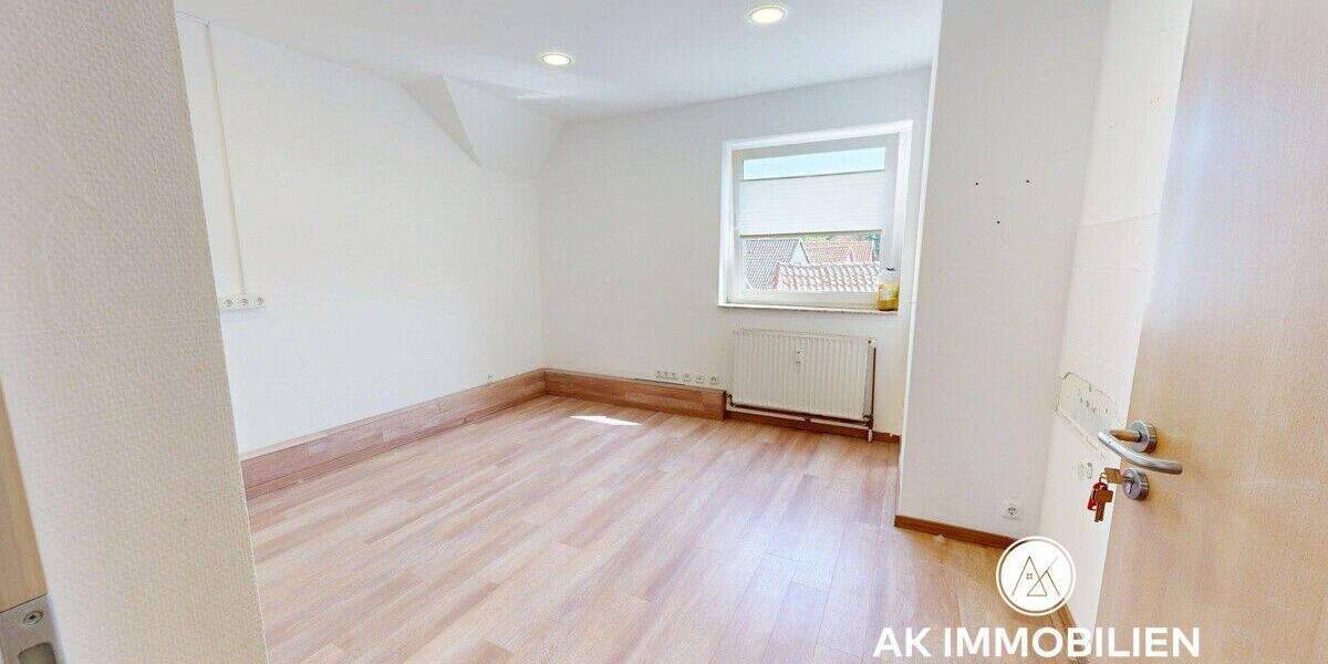 Etagenwohnung Hessisch Oldendorf - 6 Zimmer, 140 m&sup2;, 800&euro; | Angebot:26862704