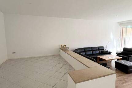 Lichtdurchflutete Erdgeschoss-Wohnung mit Garten & zwei Terrassen in ruhiger Lage 3 zimmer