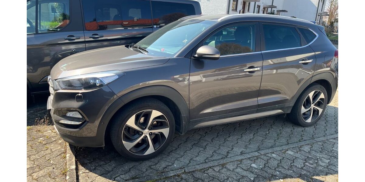 Hyundai TUCSON 105.000 km 18.000 &euro; Markdorf 88577