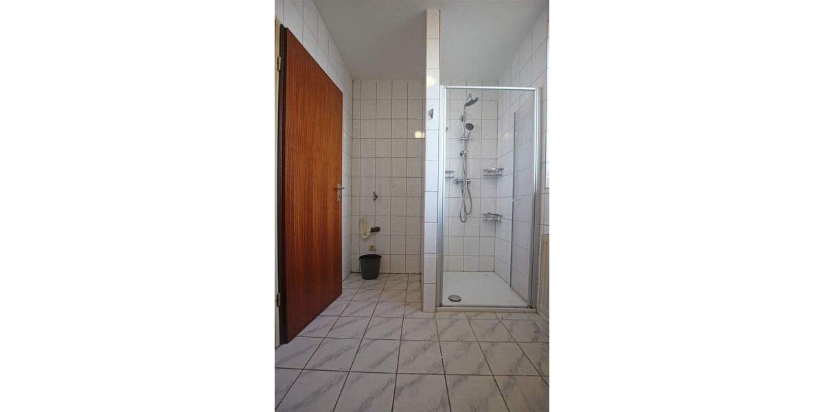 * Komfortable 2-Zimmer-Wohnung * Terrasse * Duschbad * EBK * Pkw-Stellplatz u.a.m. 2 zimmer