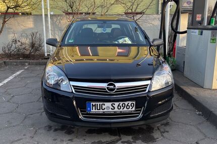 Opel Astra 97.000 km 3.000 &euro; München 81825