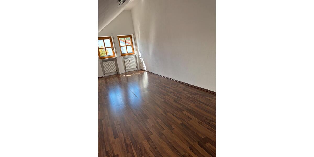 Dachgeschoßwohnung Nittendorf - 2.5 Zimmer, 50 m&sup2;, 170.000&euro; | Angebot:25980055