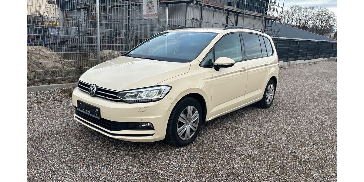 VW Touran 270.134 km 7.999 &euro; Ratzeburg bei Hamburg 23909